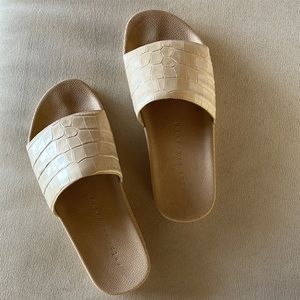 Brand new, never worn Freda Salvador Lea Slide
